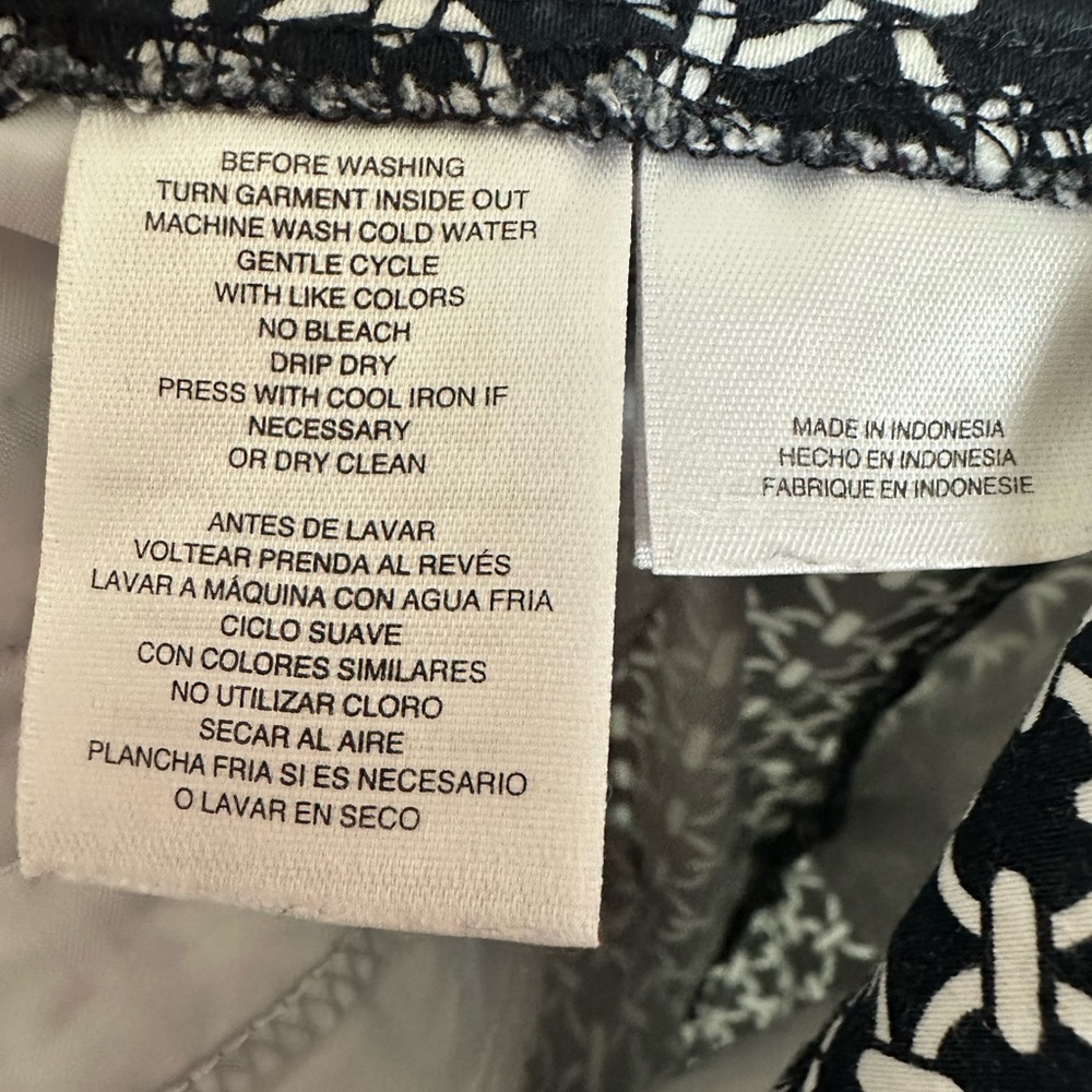 Anne Klein Black & White Print Tailored Shorts Size 12 Gold Button - Picture 5 of 6